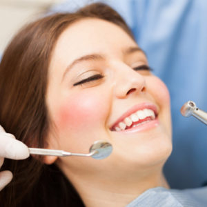 las revisiones dentales pueden salvarle la vida